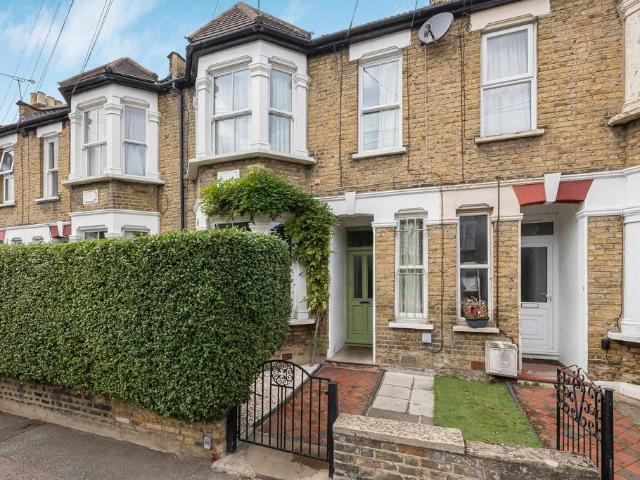 Flat for sale in Leyton, Greater London