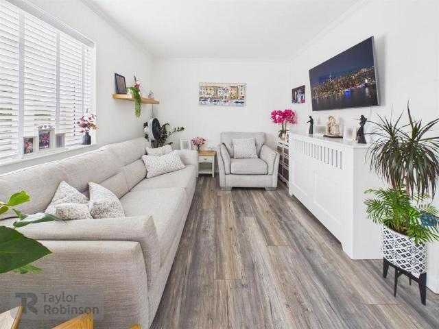 Flat for sale in Glynde, West Sussex