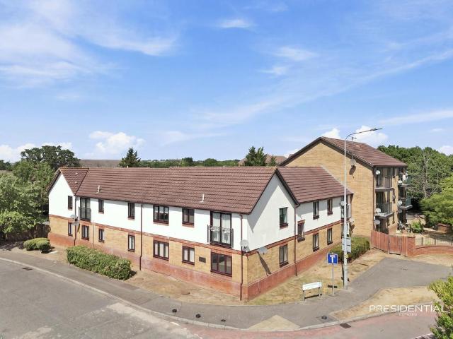 Flat for sale in Epping, Essex