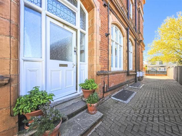 Flat for sale in Oxenden, The Bridge
