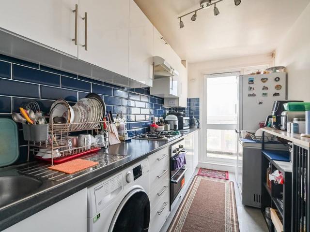 Flat for sale in Bromley-by-Bow, Poplar Grove