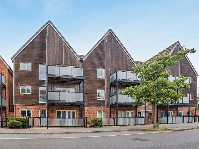 Flat for sale in Godinton Park, Bridgefield