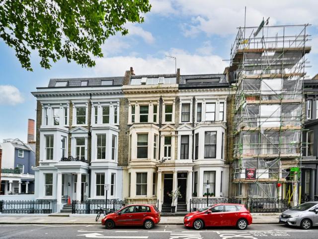 Flat for sale in Brompton, Greater London