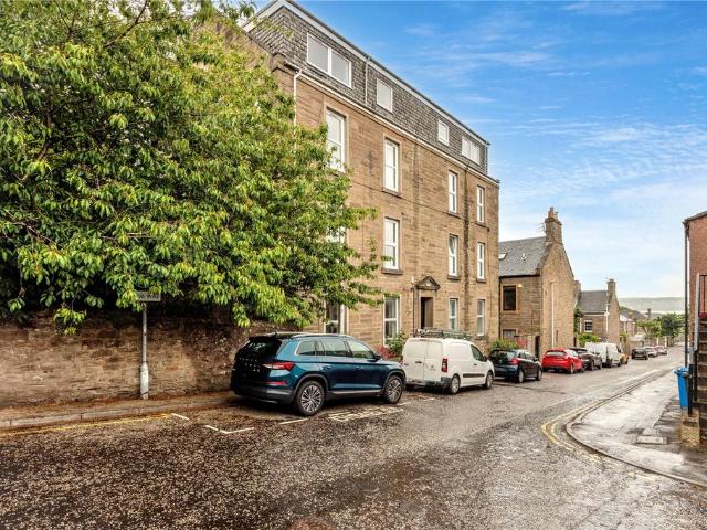 Flat for sale in West End, Scotland