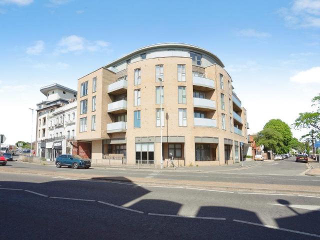 Flat for sale in Worthing, West Sussex