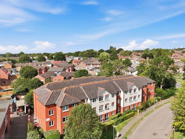 Flat for sale in Great Burstead, Essex