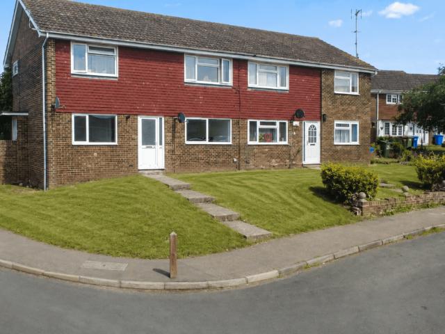 Flat for sale in Oad Street, Kent