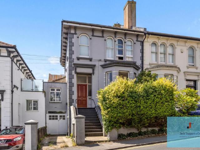 Flat for sale in Brighton & Hove