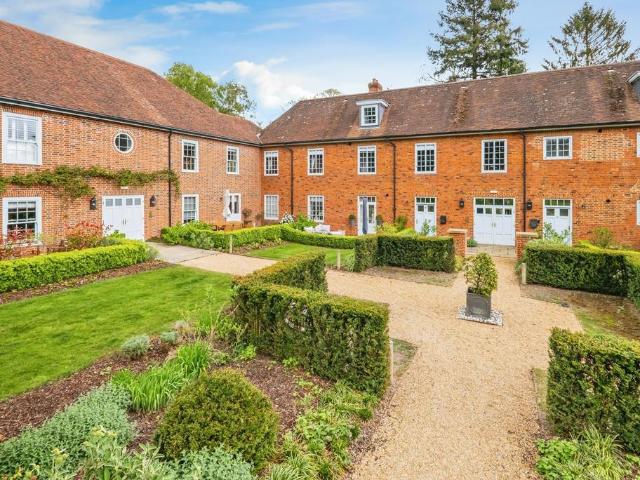 Flat for sale in Littlecote, West Sussex