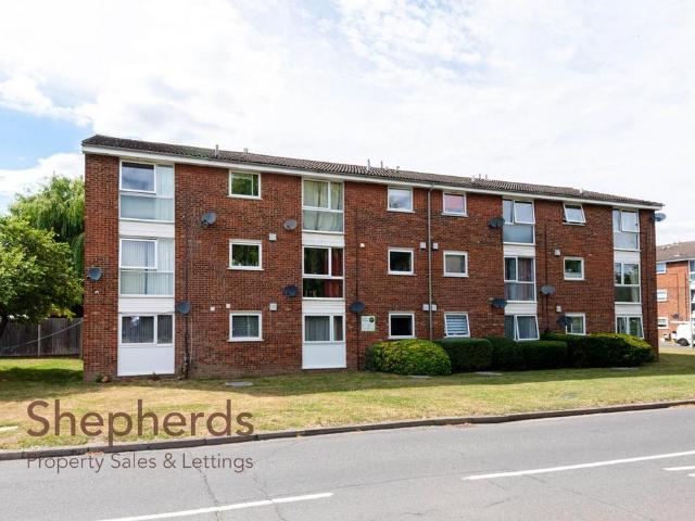 Flat for sale in Broxbourne, Hertfordshire