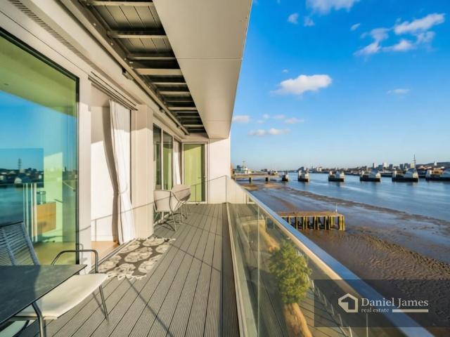 Flat for sale in Silvertown, Greater London