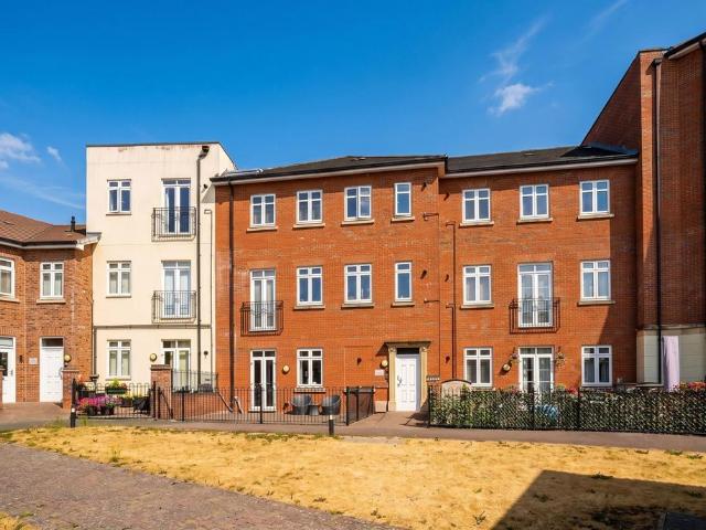 Flat for sale in Dickens Heath, Solihull