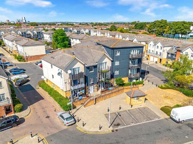 Flat for sale in Loxford, Greater London