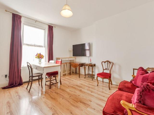 Flat for sale in London Borough of Hammersmith and Fulham, Greater London