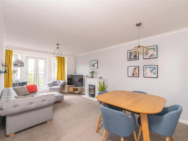 Flat for sale in Lorne, Leith