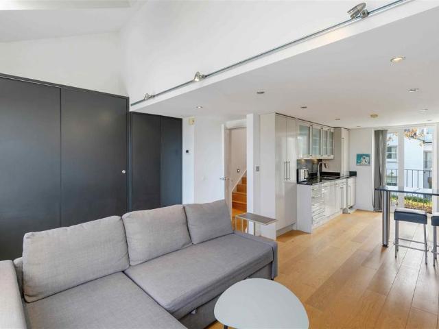 Flat for sale in London Borough of Hammersmith and Fulham, Greater London