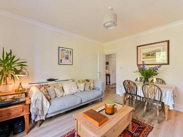Flat for sale in London Borough of Lambeth, Greater London
