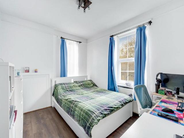 Flat for sale in London Borough of Ealing, Greater London