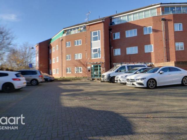 Flat for sale in Dagenham, Greater London