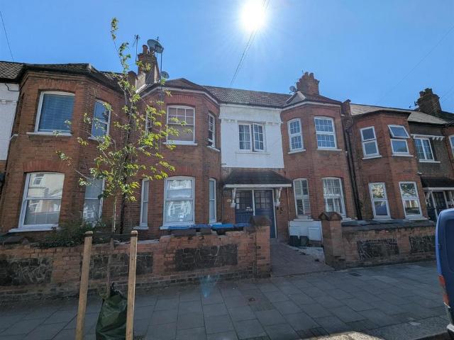 Flat for sale in Harlesden, Greater London