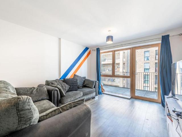 Flat for sale in Alperton, Greater London