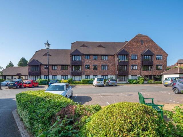 Flat for sale in Alderminster, Warwickshire