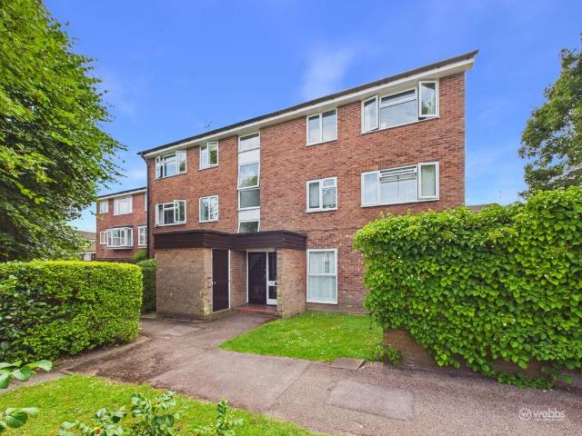 Flat for sale in London Borough of Croydon, Forestdale