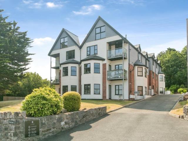 Flat for sale in Colwyn Bay, Wales