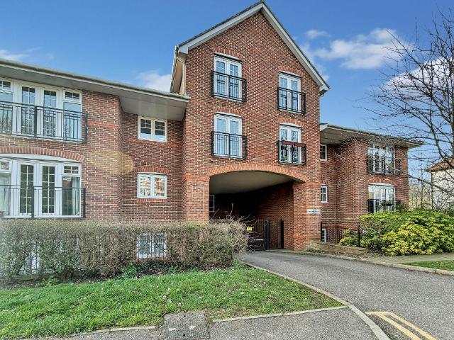 Flat for sale in Hillview, Surrey