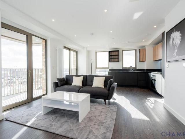 Flat for sale in Canning Town, Greater London