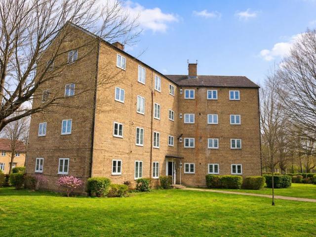 Flat for sale in Fretherne, Hertfordshire