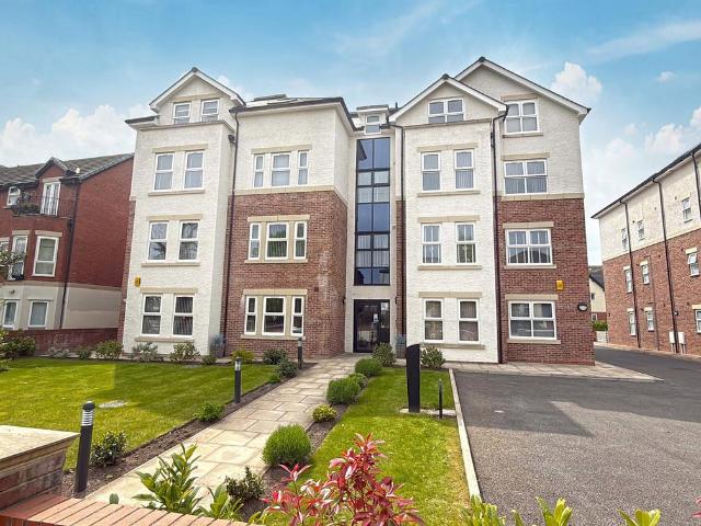 Flat for sale in Meols Cop, Southport