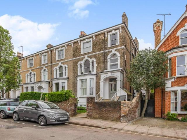 Flat for sale in Petersham, Greater London