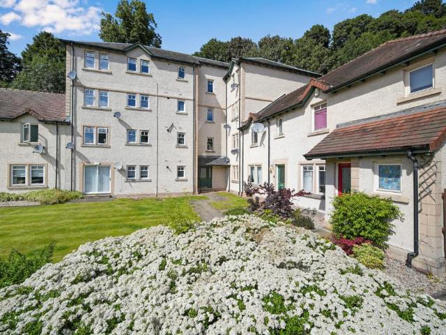 Flat for sale in Milton Bridge, Scotland