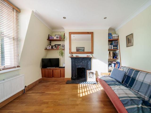 Flat for sale in London Borough of Hammersmith and Fulham, Greater London