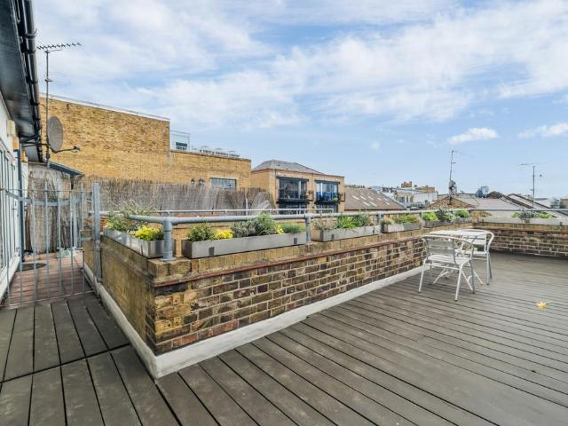 Flat for sale in Bermondsey, Greater London
