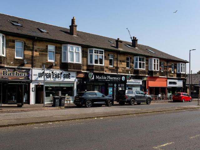 Flat for sale in Whitehaugh, Glenburn
