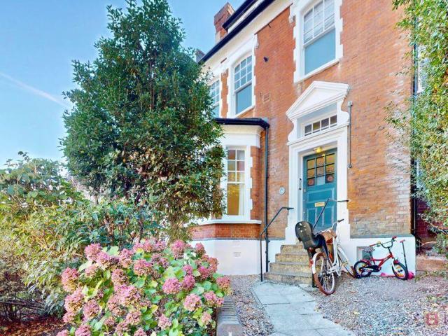 Flat for sale in Crouch Hall Park, Greater London
