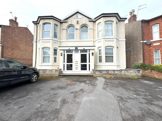 Flat for sale in Meols Cop, Southport