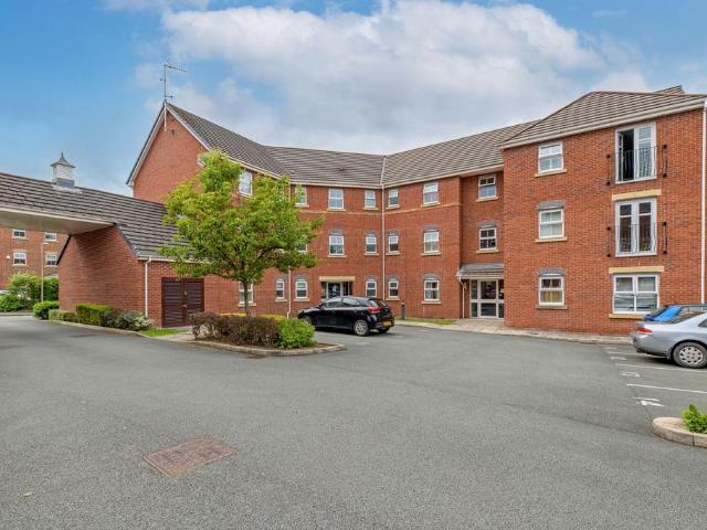 Flat for sale in Frodsham, Cheshire