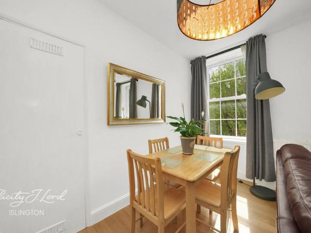 Flat for sale in Haggerston, De Beauvoir Town