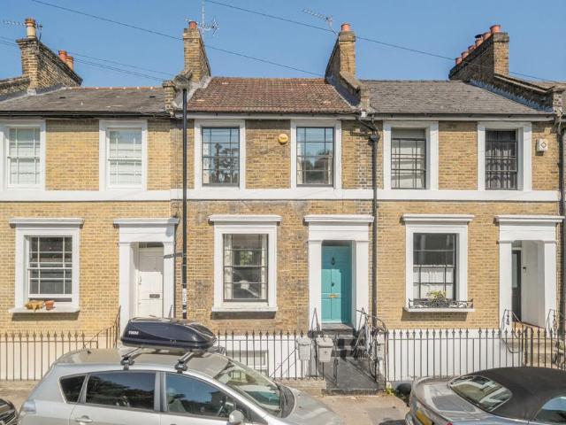 Flat for sale in London Borough of Lewisham, New Cross