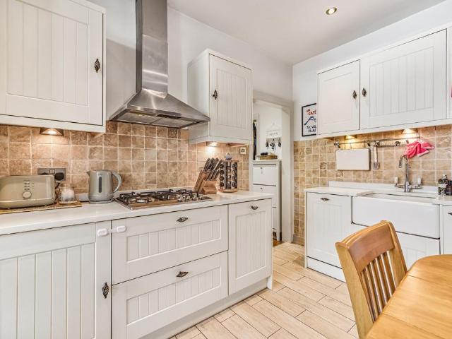 Flat for sale in Streatham Hill, Greater London