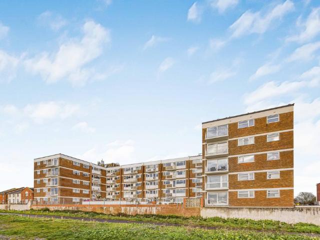 Flat for sale in Spring Vale, Hampshire