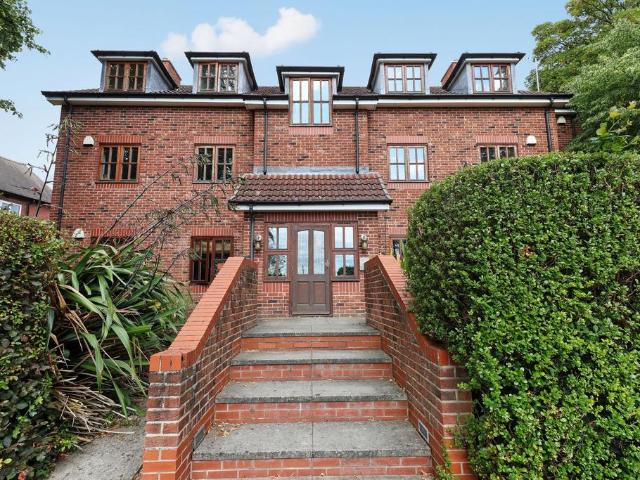 Flat for sale in Horbury, West Yorkshire