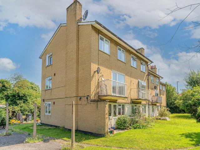 Flat for sale in Ponders End, Greater London