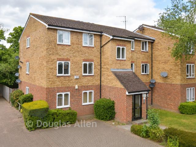 Flat for sale in Rush Green, Greater London