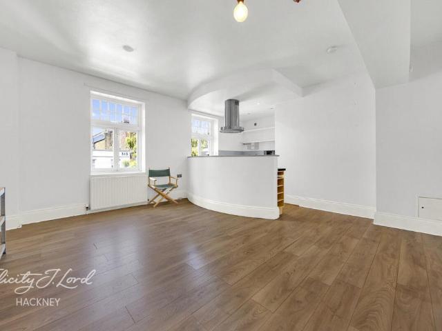 Flat for sale in South Hackney, Greater London