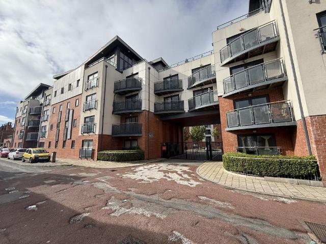 Flat for sale in Newtown, Chester