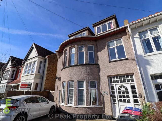 Flat for sale in Alton Barnes, Essex